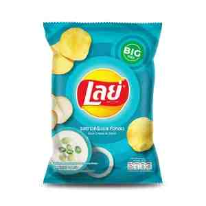69 . LAYS Cream and Onion Flavor 69 g.